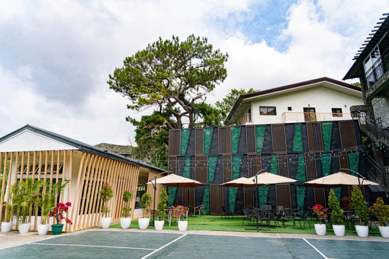 フィリピン留学 Cebu21 - Challenger Campus-East Field Parasol-6